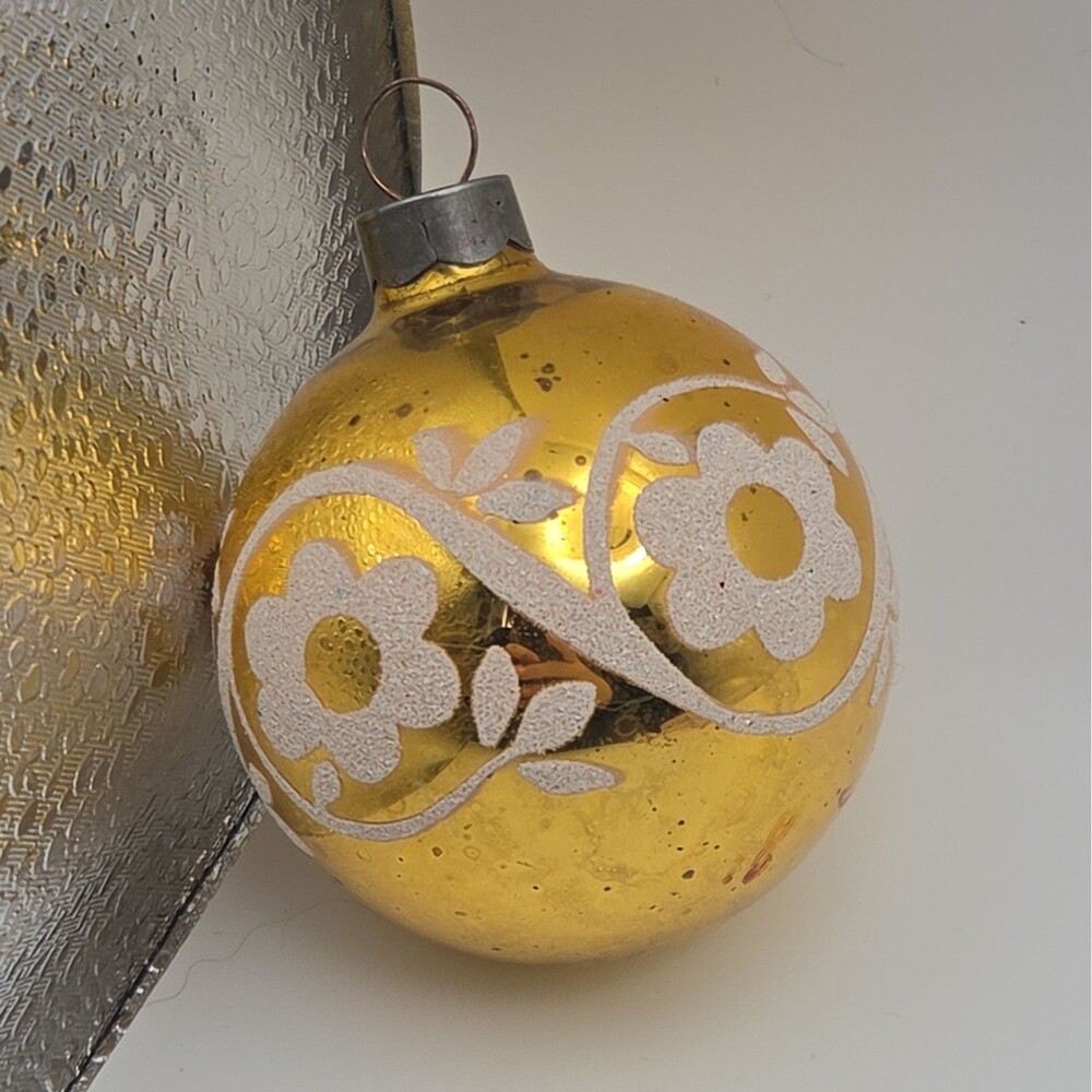 Vintage Noelle Gold Glass Mica Trim Ball Ornaments White Stenciled Floral Design